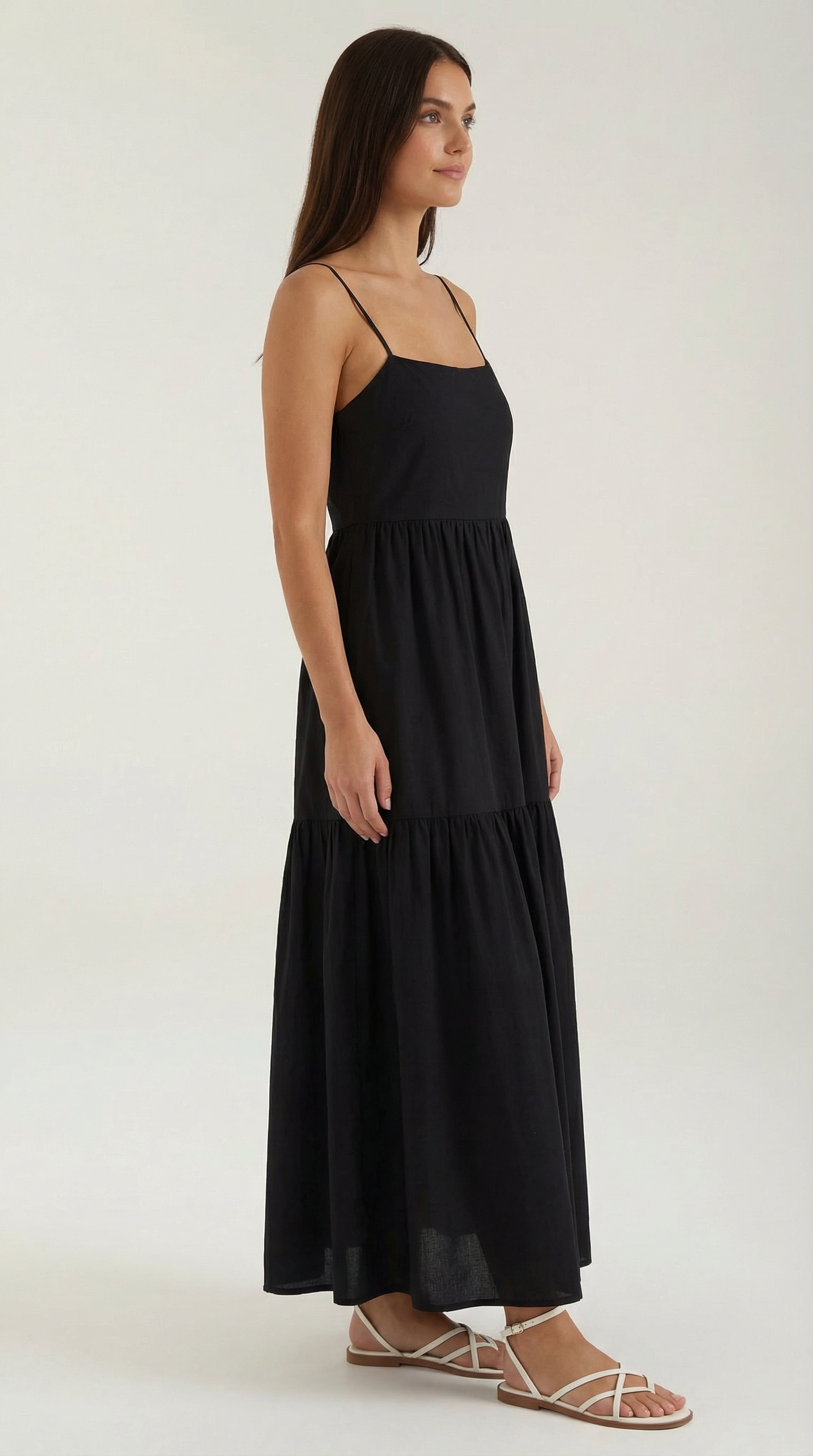 Backless Maxi Dress in Lightweight Fabric - Elegant Evening Wear for Summer Events and Casual Gatherings