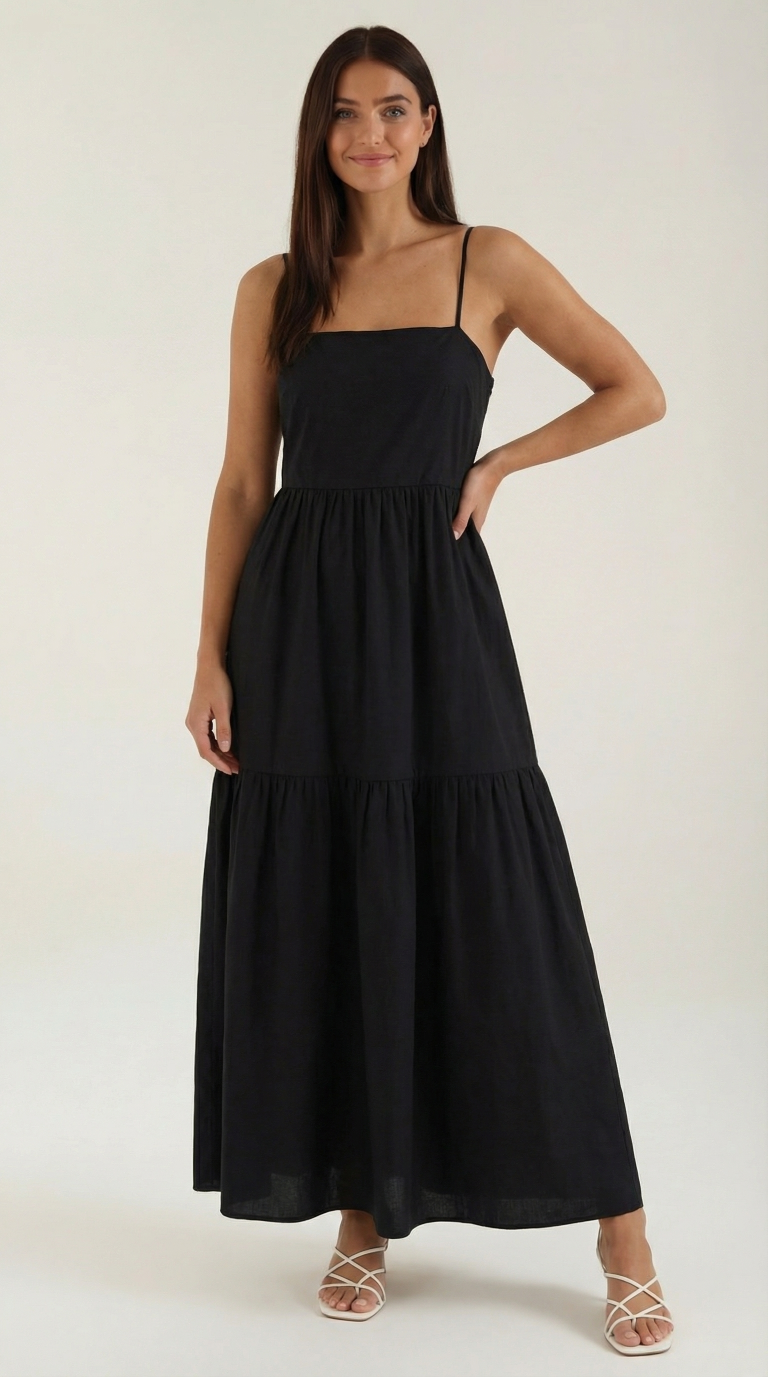 Backless Maxi Dress in Lightweight Fabric - Elegant Evening Wear for Summer Events and Casual Gatherings