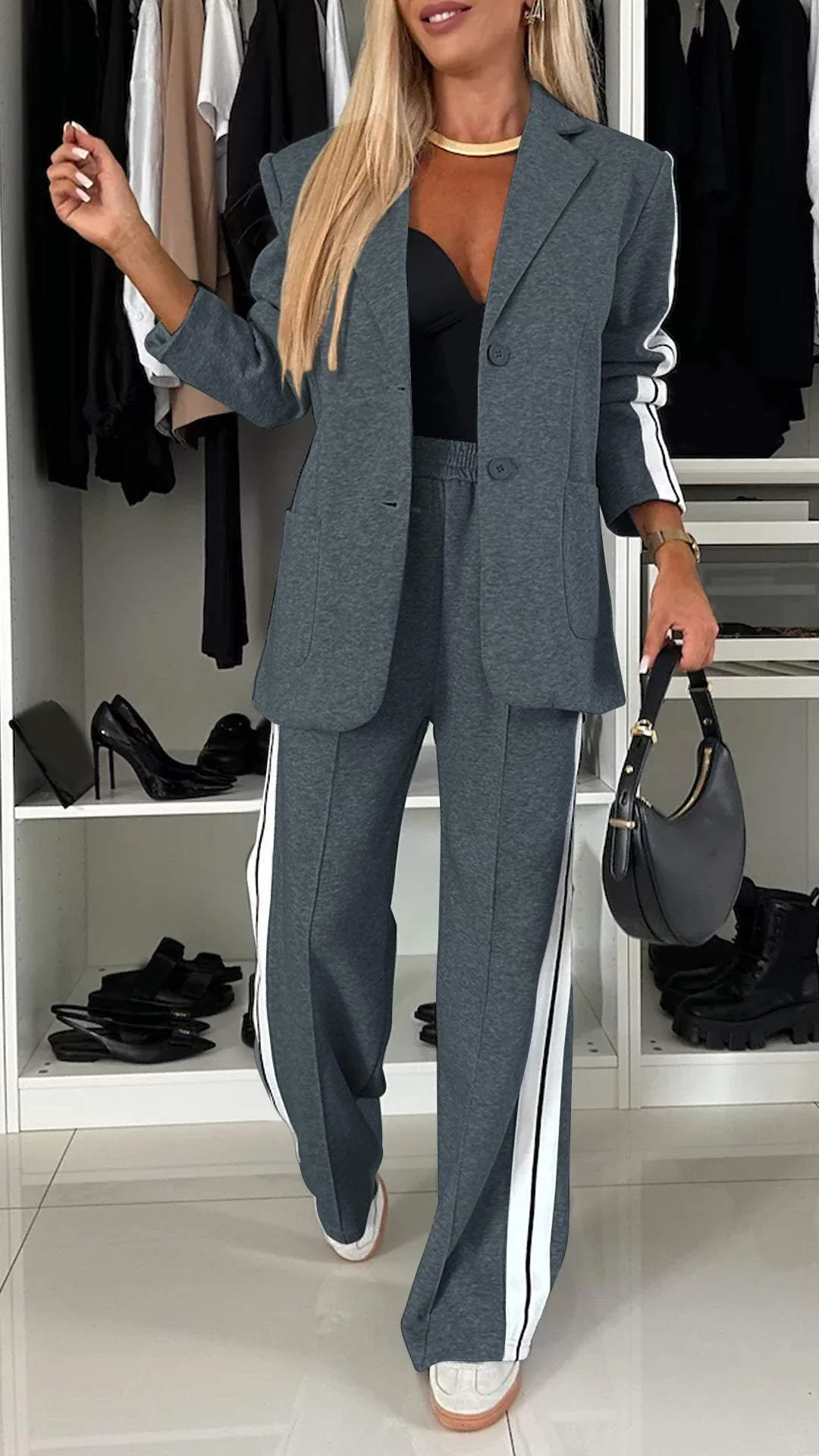 Casual Office Suit for Women - Lightweight Fabric, Modern Design, Versatile Wear