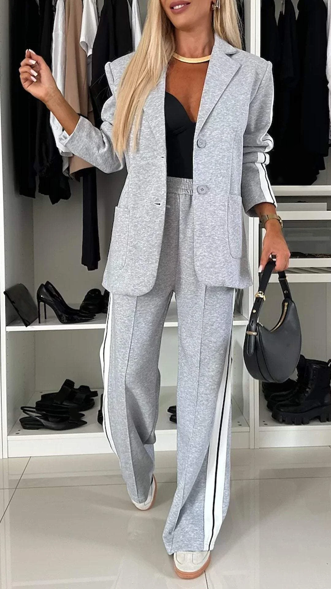 Casual Office Suit for Women - Lightweight Fabric, Modern Design, Versatile Wear