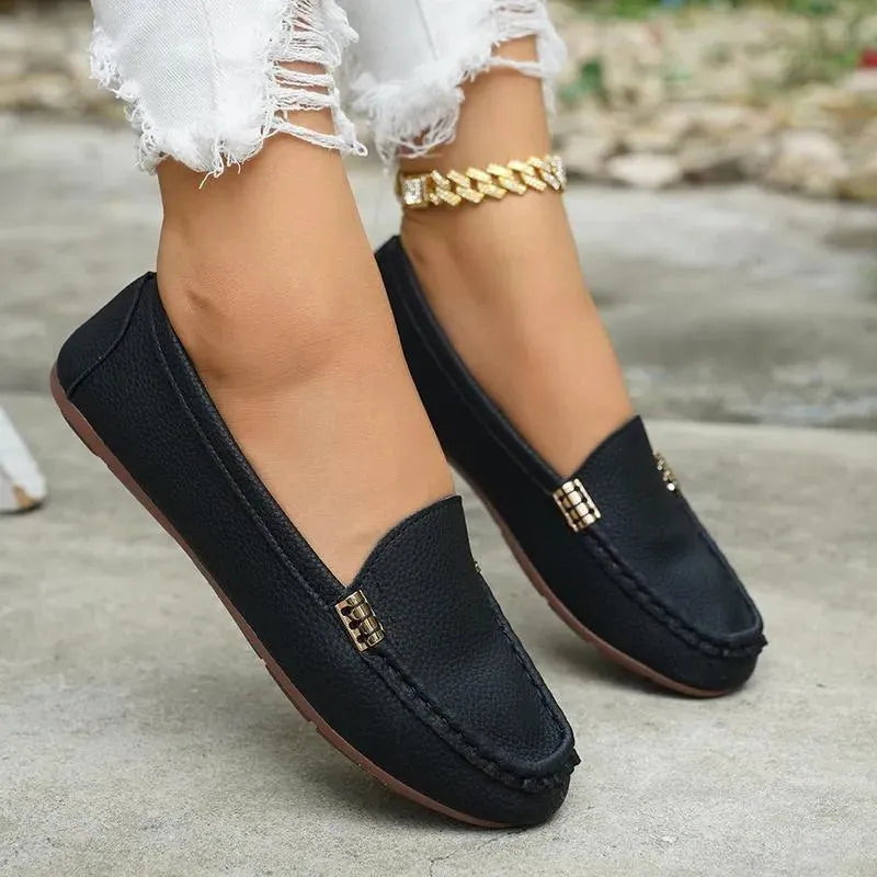 Comfortable Leather Loafer for Everyday Wear - Stylish Slip-On Design