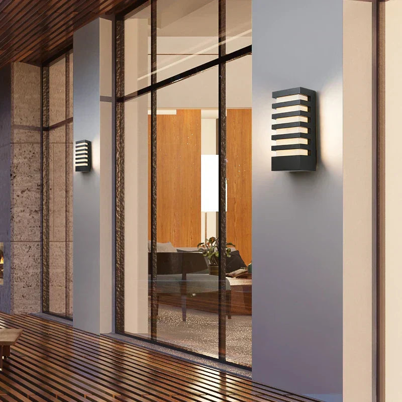 Aluminum Wall Light Fixture - Modern Design for Indoor/Outdoor Use - Sleek and Durable Lighting Solution
