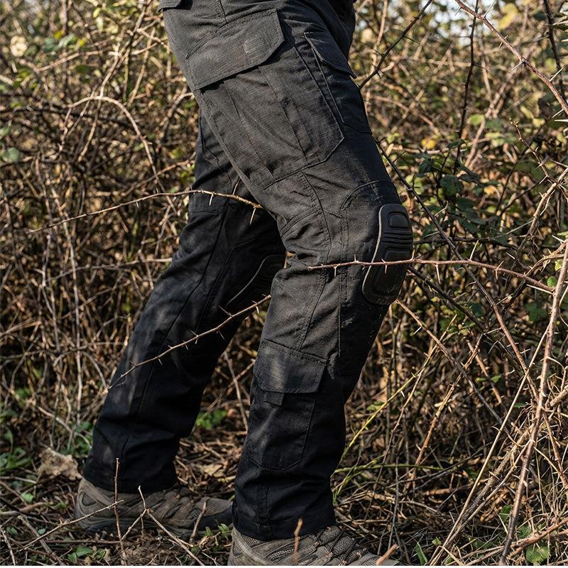 Tactical Cargo Trousers for Outdoor Activities - Durable Fabric, Multi-Pocket Design