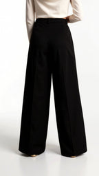 Wide-Leg High Waist Trousers for Women - Pleated Design with Side Pockets - Casual and Stylish Everyday Wear