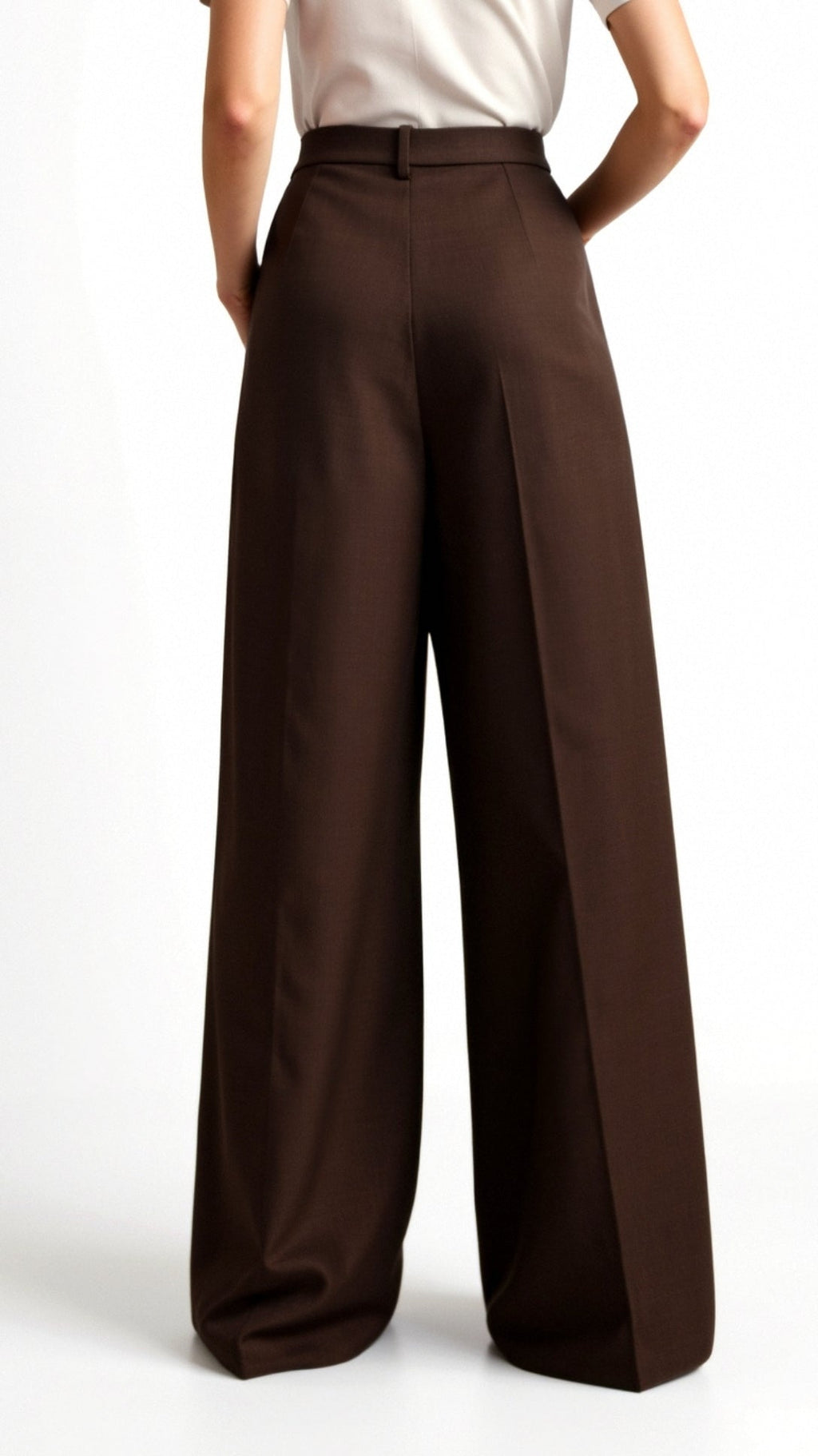 Wide-Leg High Waist Trousers for Women - Pleated Design with Side Pockets - Casual and Stylish Everyday Wear