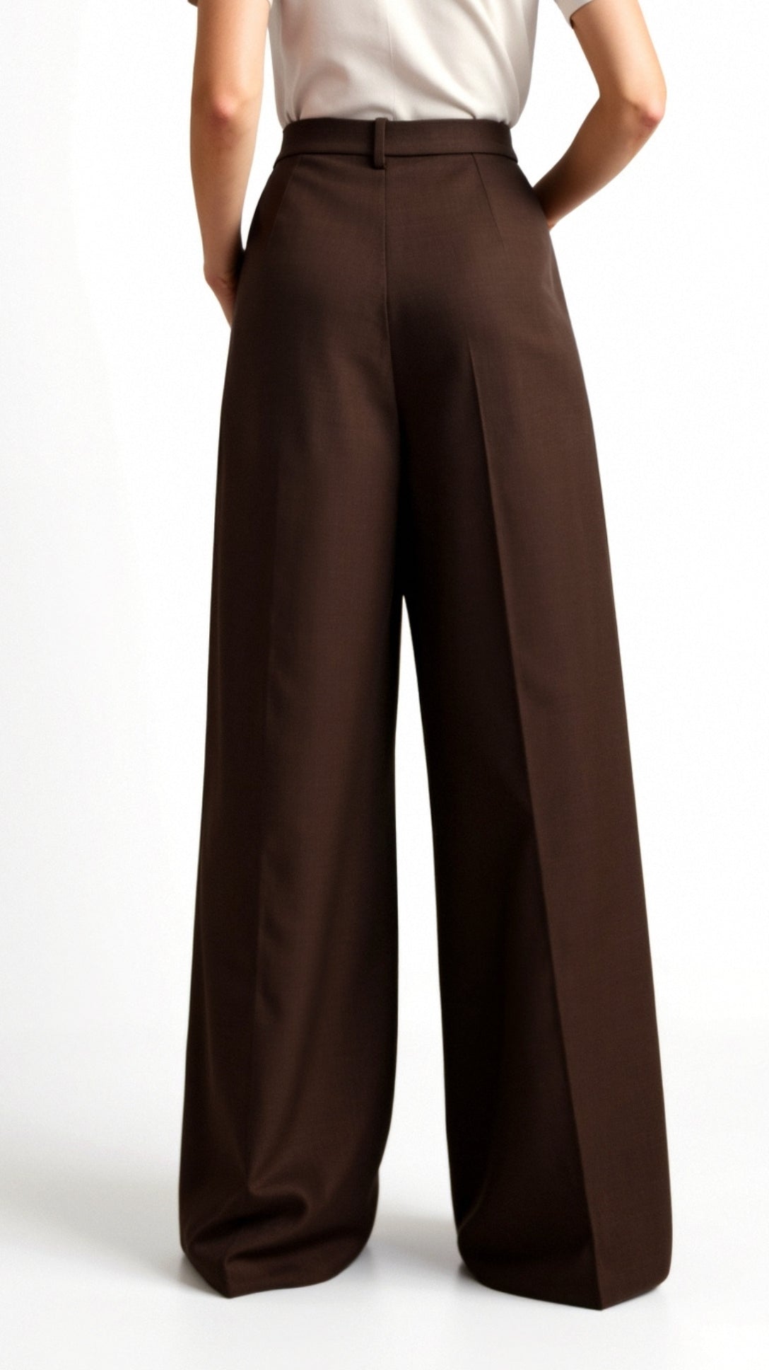 Wide-Leg High Waist Trousers for Women - Pleated Design with Side Pockets - Casual and Stylish Everyday Wear